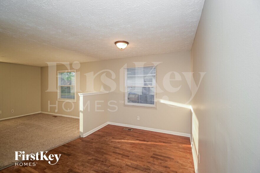 Building Photo - 4601 N Richardt Ave