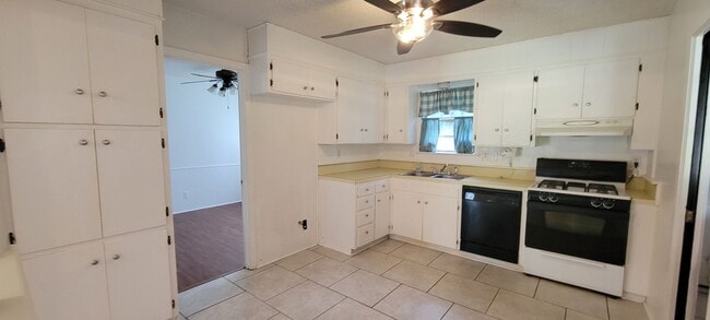 Building Photo - 644 Kingstowne Pl