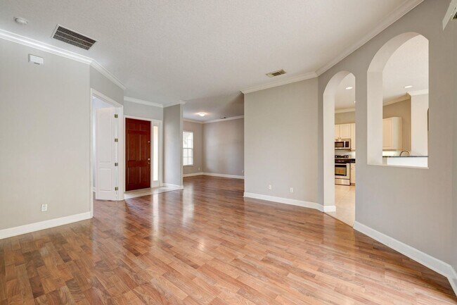 Building Photo - 833 SW Vineland Ct