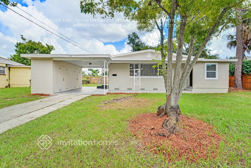 Building Photo - 907 N Hastings St