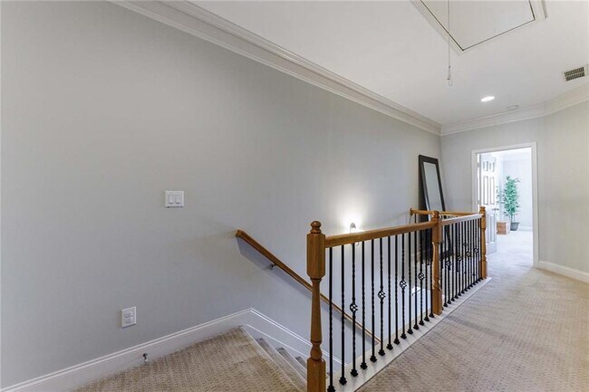 Building Photo - 2022 Cobblestone Cir NE
