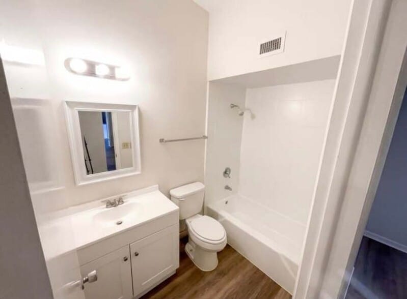 Building Photo - 141 SE Calmoso Dr