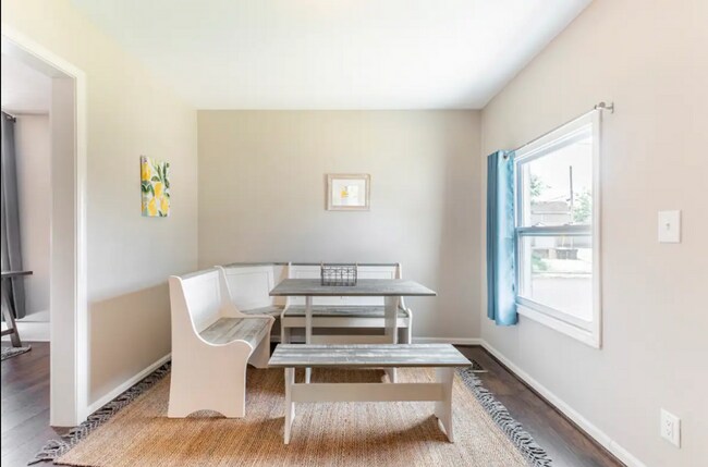 Building Photo - Furnished Germantown Charmer- available for 1-3 month stays!