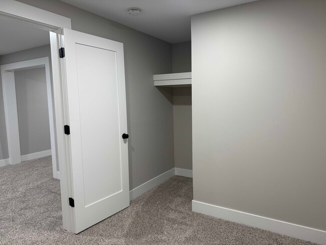 Building Photo - 402 Fernando St NE