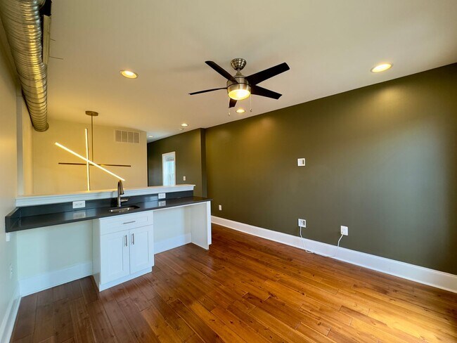 Building Photo - Elegant 3 Bedroom/3.5 Bathroom Townhome in...