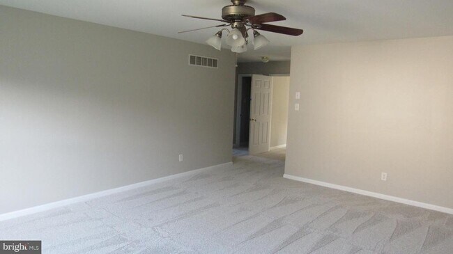 Building Photo - 1045 Fallbrook Ln