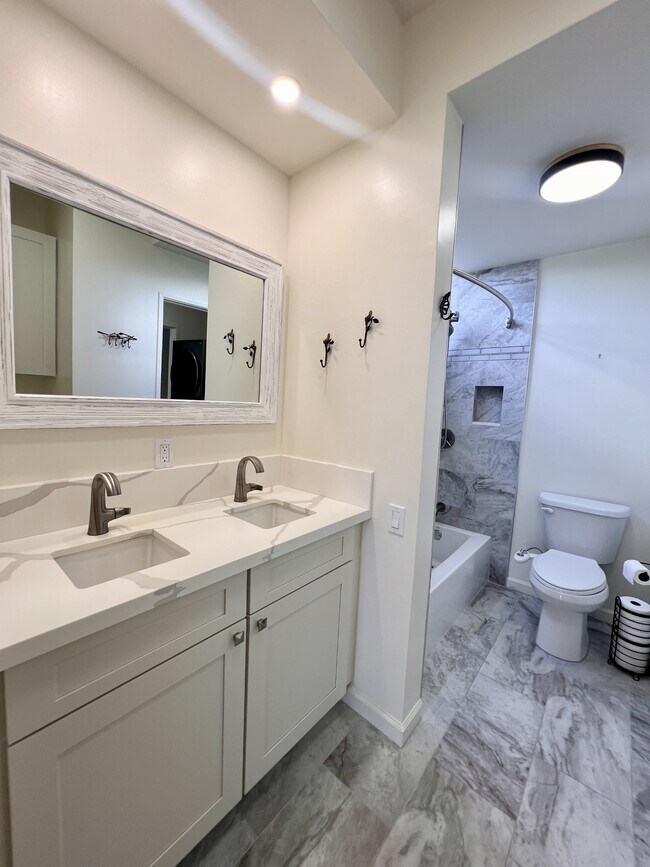 Building Photo - 1030 Aoloa Pl