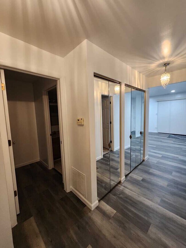 Building Photo - 1781 Algonquin Rd