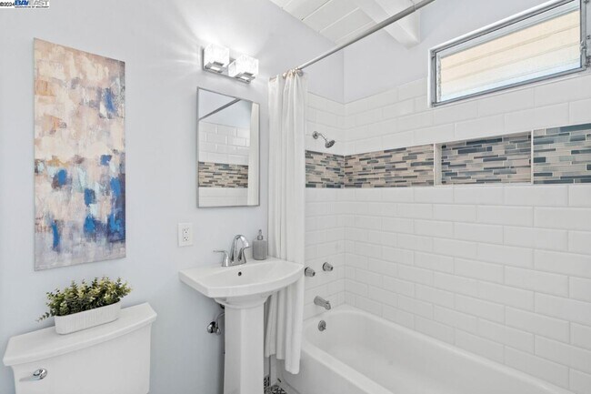 Building Photo - 801 Richmond Ave