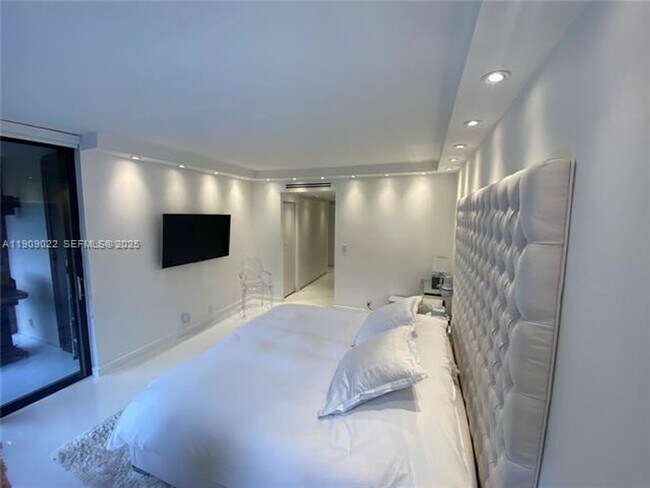 Building Photo - 121 Crandon Blvd