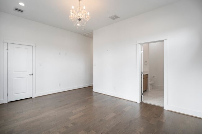 Building Photo - 594 Janisch Rd