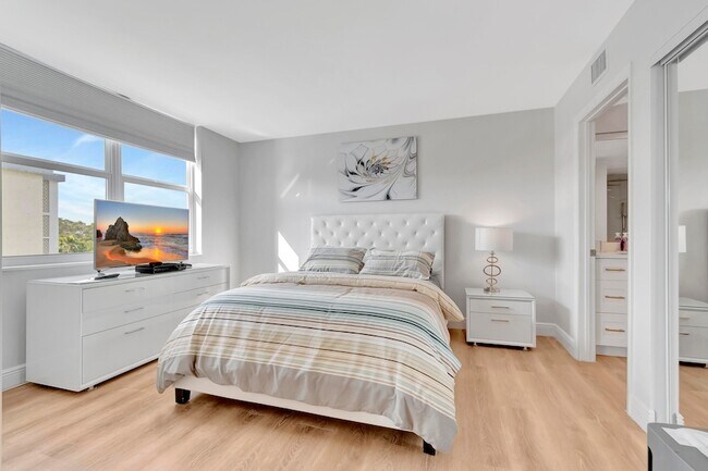 Building Photo - 1 Harbourside Dr