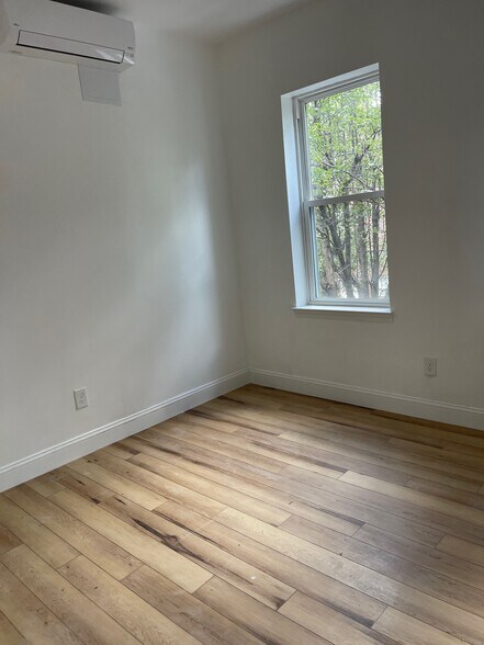 Building Photo - 1130 Carpenter St