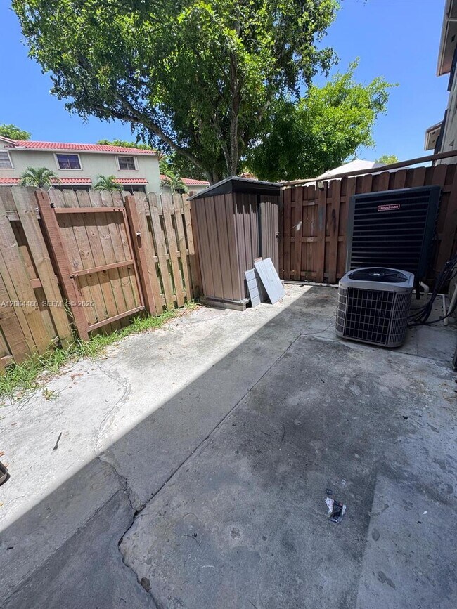 Building Photo - 9904 Hammocks Blvd