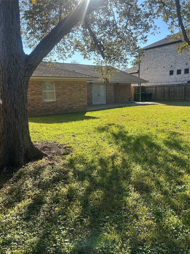 Building Photo - 5022 Darnell St