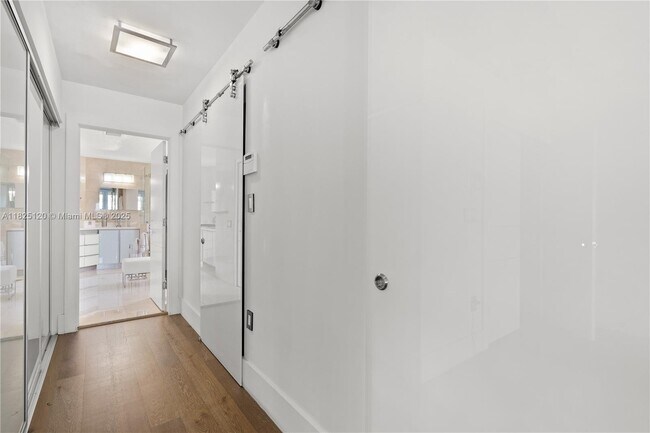 Building Photo - 6822 NW 112th Ave