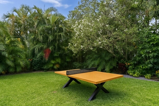 Building Photo - 830 SW 14th Ct