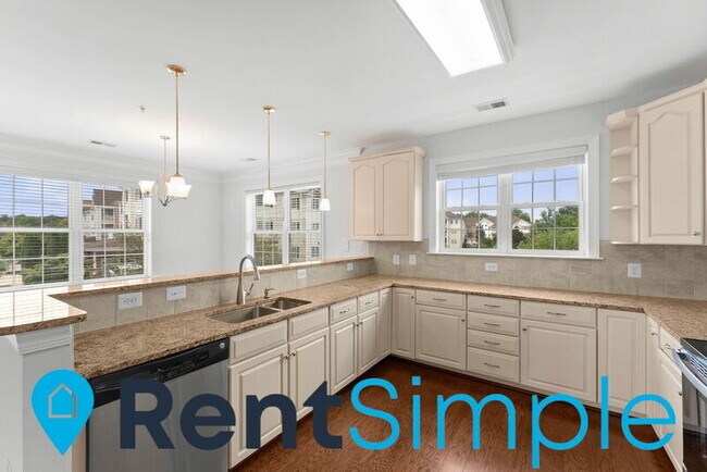 Building Photo - 15221 Royal Crest Dr
