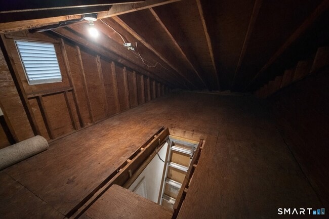 Building Photo - 19 Windy Knolls