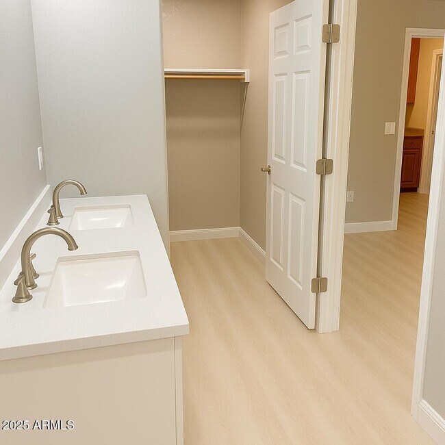 Building Photo - 307 W Piute Ave