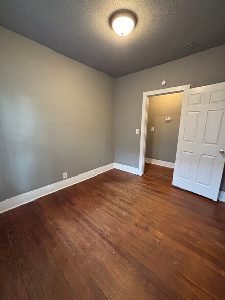 Building Photo - 1108 N Cheyenne Ave
