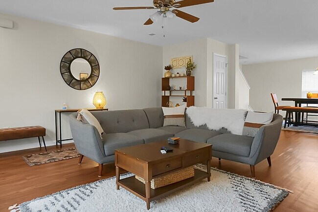 Building Photo - 124 Larkspur Dr