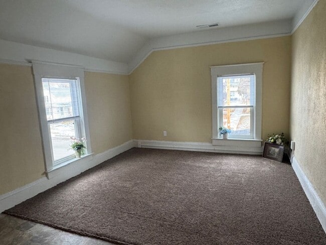 Building Photo - 629 Otter Ave