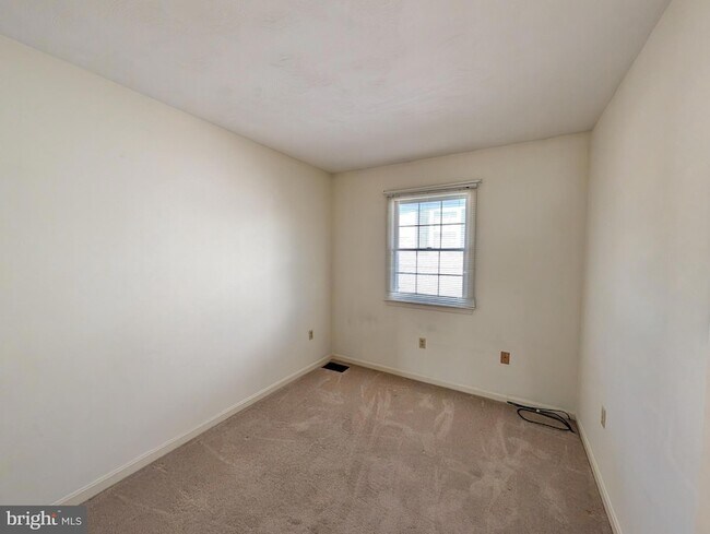 Building Photo - 105 Ridge Ave