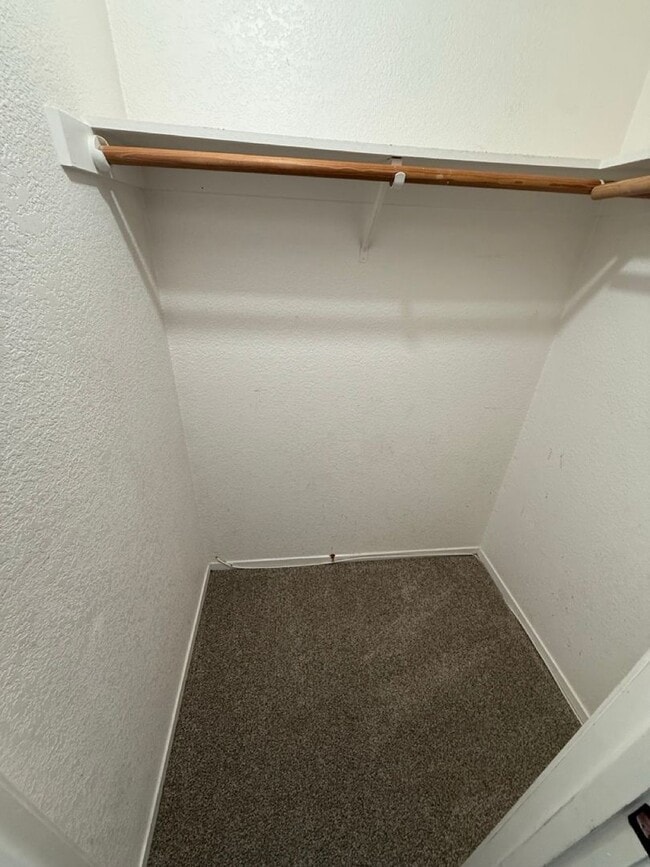 Building Photo - Charming 4-Bedroom Home in the Riverlakes Community