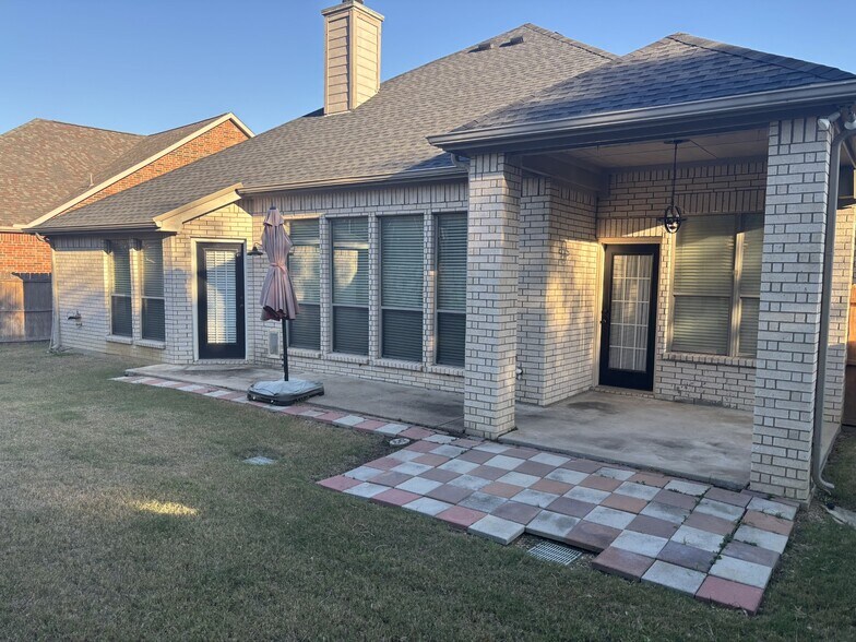 Building Photo - 552 Palomino Way