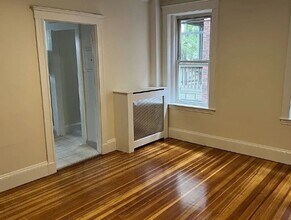 Building Photo - Great 1 Bedroom June Move-In