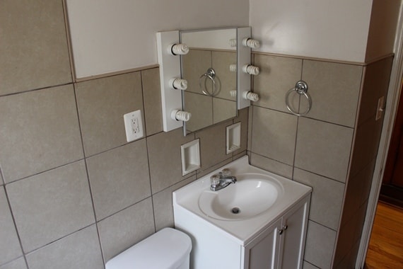 Building Photo - 14999 Lincoln Ave