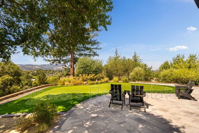 Building Photo - 357 La Casa Via