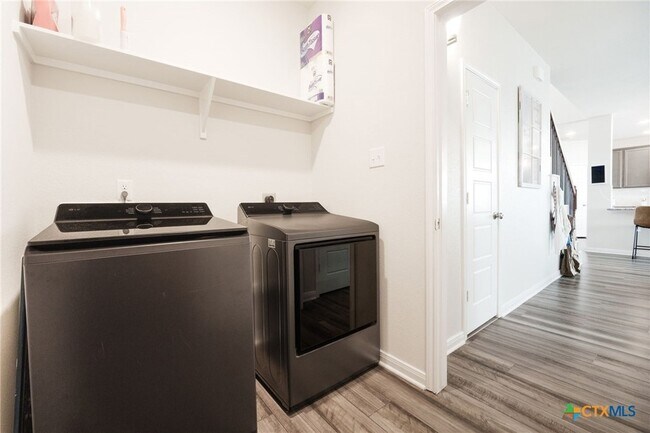 Building Photo - 445 Appalachian Trl