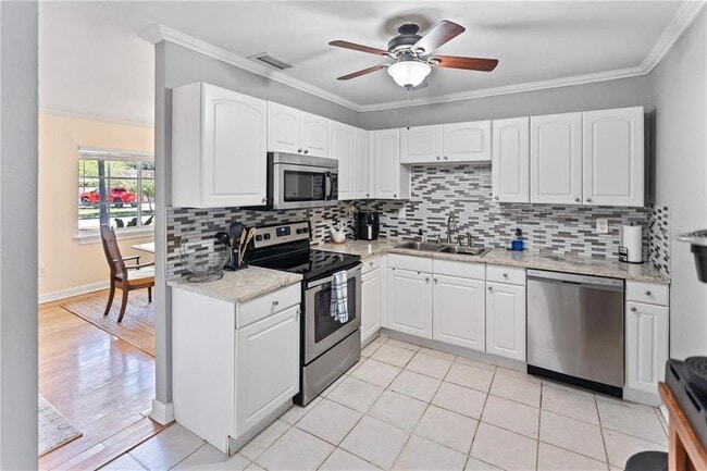 Building Photo - 3005 W Helen Ave