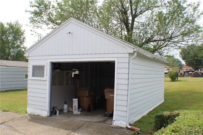 Building Photo - 110 Susan Ln