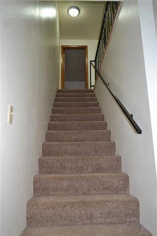 Building Photo - 2 Bedroom 1.5 Bathroom 4 plex (6 month lea...
