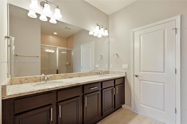 Building Photo - 1101 Banyan Dr