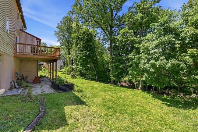 Building Photo - 3B/2.5B Single Family Home In West Chester With Private Back Yard!