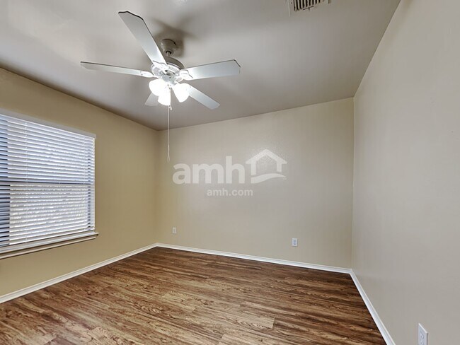 Building Photo - 5204 Blue Cir