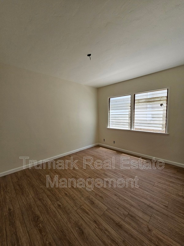Building Photo - 1552 E Wilson Ave
