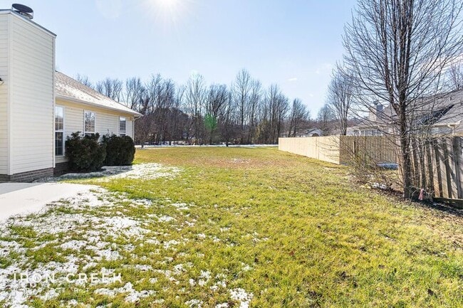 Building Photo - 89 Running Briar Rd