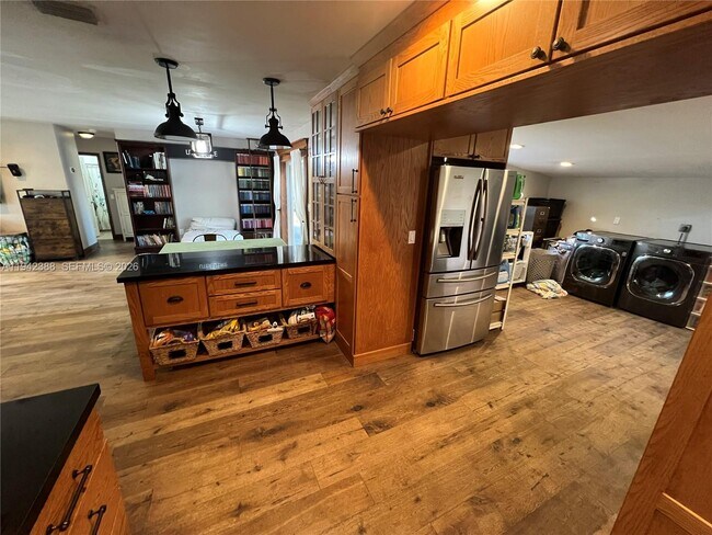 Building Photo - 8801 SW 42nd St