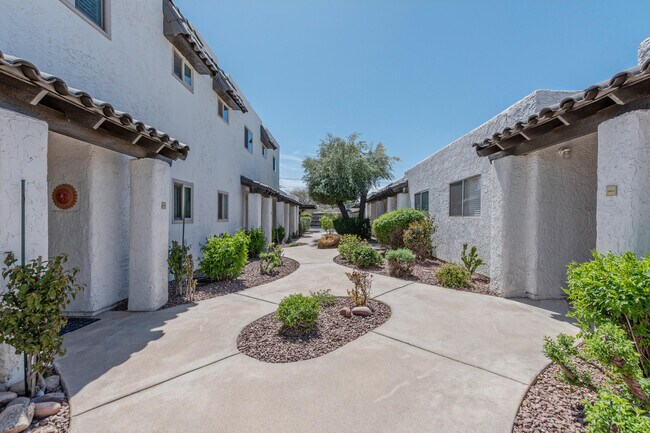 Building Photo - 2400 N 71st St