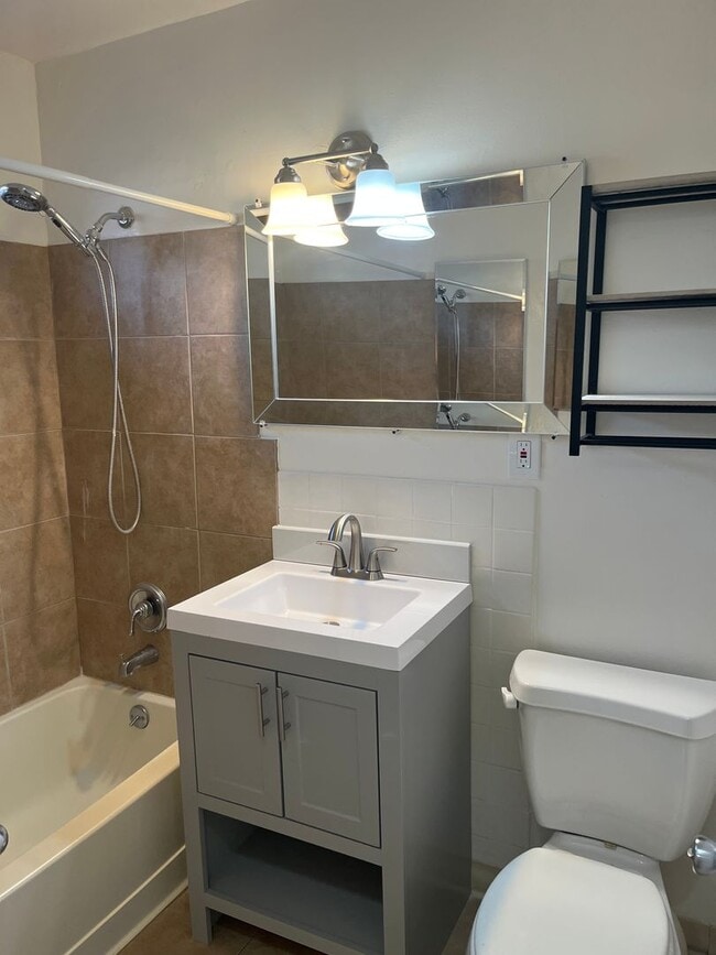 Building Photo - 2172 Felspar St