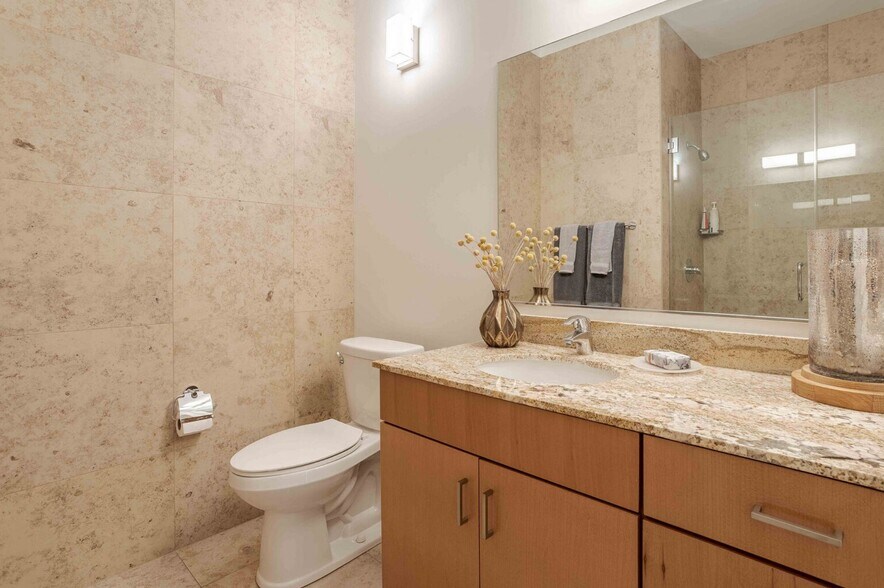 Building Photo - 808 N Lake Shore Dr