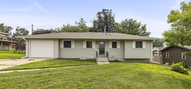 Primary Photo - 105 Hillside Dr