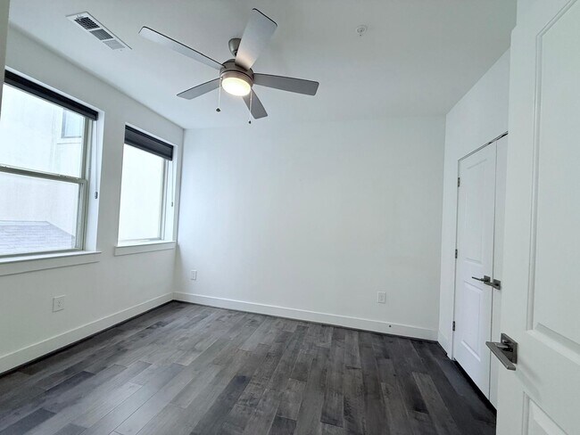Building Photo - 4819 Caroline St