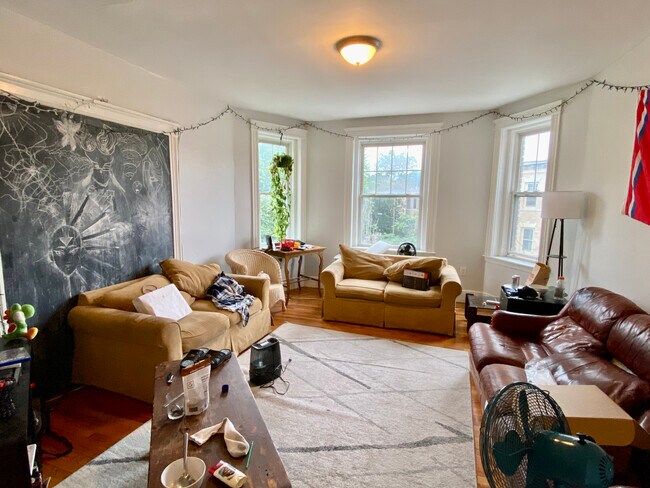 Building Photo - 76 Babcock St