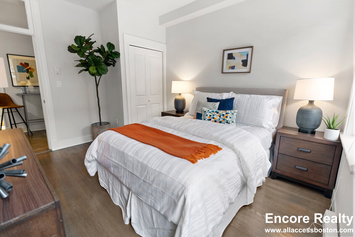 Building Photo - 81 Park Dr